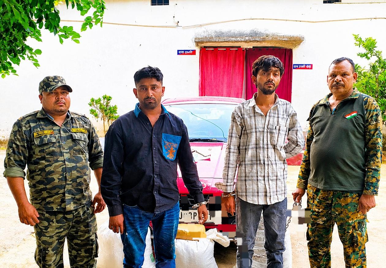 धमतरी पुलिस का बड़ा एक्शन: मेचका में 44 किलो गांजा के साथ दो अंतर्राज्यीय तस्कर गिरफ्तार, 15 लाख की संपत्ति जब्त