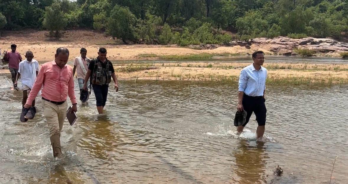 इंद्रावती के उस पार पहुंचा प्रशासन
