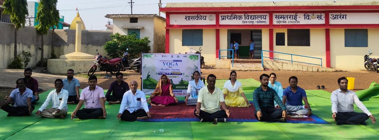 संकुल खमतराई में अंतरराष्ट्रीय योग दिवस पर विद्यार्थियों और ग्रामीणों ने किया योगाभ्यास