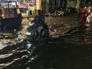 धमतरी में मूसलाधार बारिश से मौसम हुआ सुहाना, तापमान में आई गिरावट, गर्मी से मिली राहत