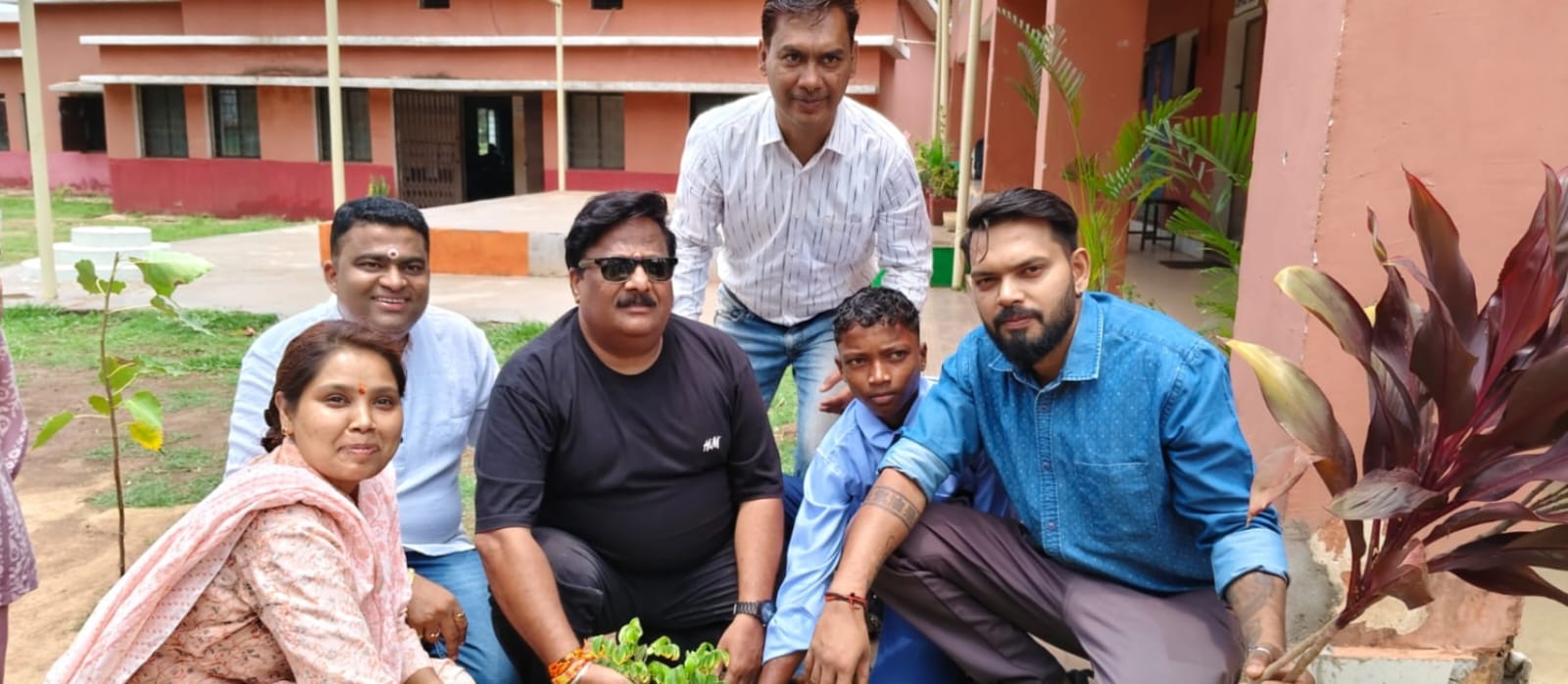 किरंदुल चेम्बर्स ऑफ कॉमर्स द्वारा  किया गया पौधारोपण