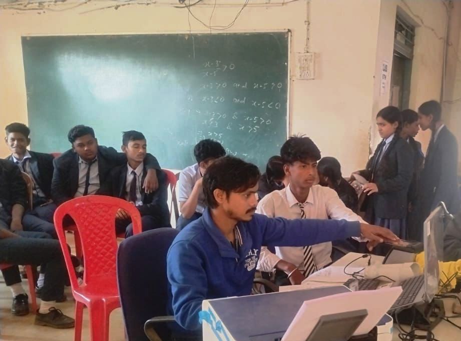 आधार बायोमेट्रिक अपडेट का विशेष अभियान: विद्यालयों में लगेंगे शिविर