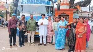  महापौर रामू रोहरा ने वैष्णो देवी दर्शन के लिए रवाना हुईं 35 मातृशक्ति दल को दिखाई हरी झंडी		
