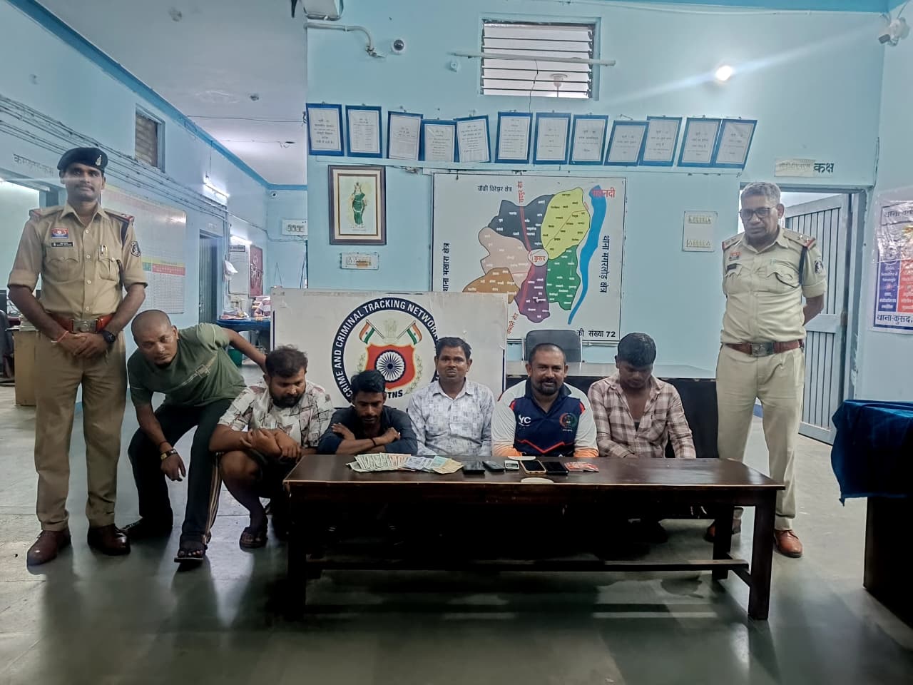  06 जुआरी गिरफ्तार : एसपी धमतरी के निर्देश पर जुआ-सट्टा एवं अवैध गतिविधियों पर लगातार प्रहार