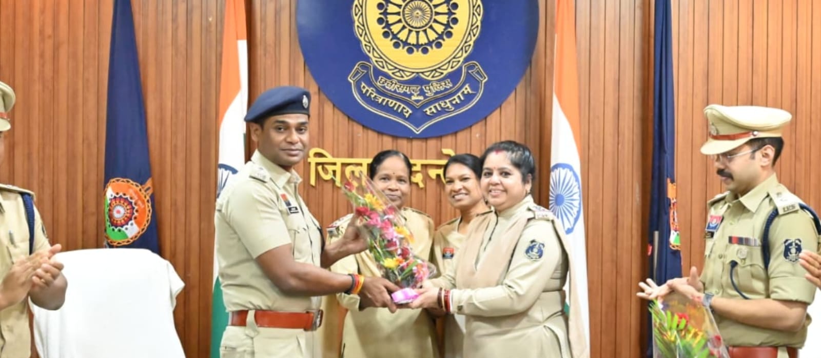 दंतेवाड़ा के नवपदस्थ पुलिस अधीक्षक :: चन्द्र मोहन सिंह ने विधिवत पदभार ग्रहण किया