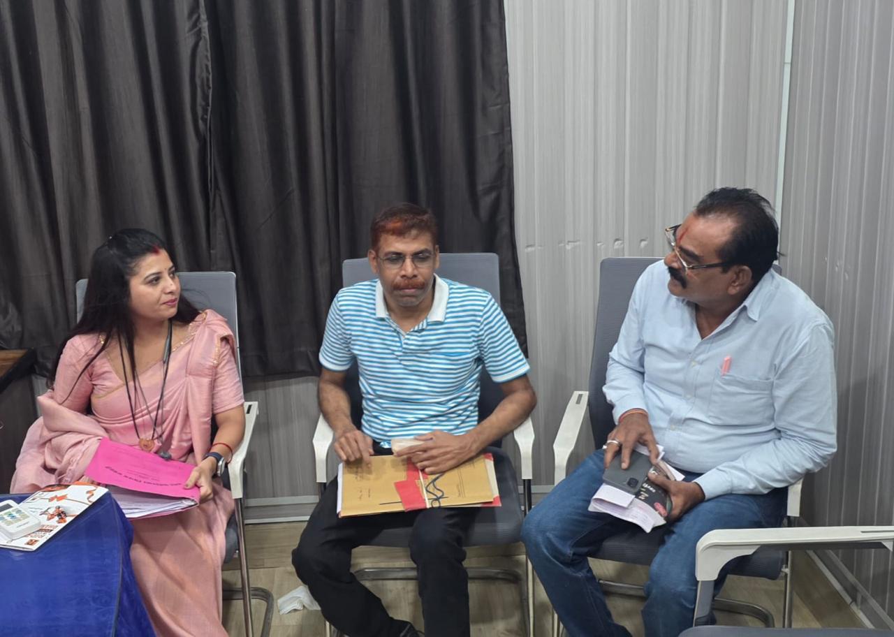 मोटर स्टैंड वार्ड गायब नाली की तफ्तीश शुरू करने की कवायद पर पहले दिन ही जुटी एल्डरमैन एवं पूर्व पार्षद