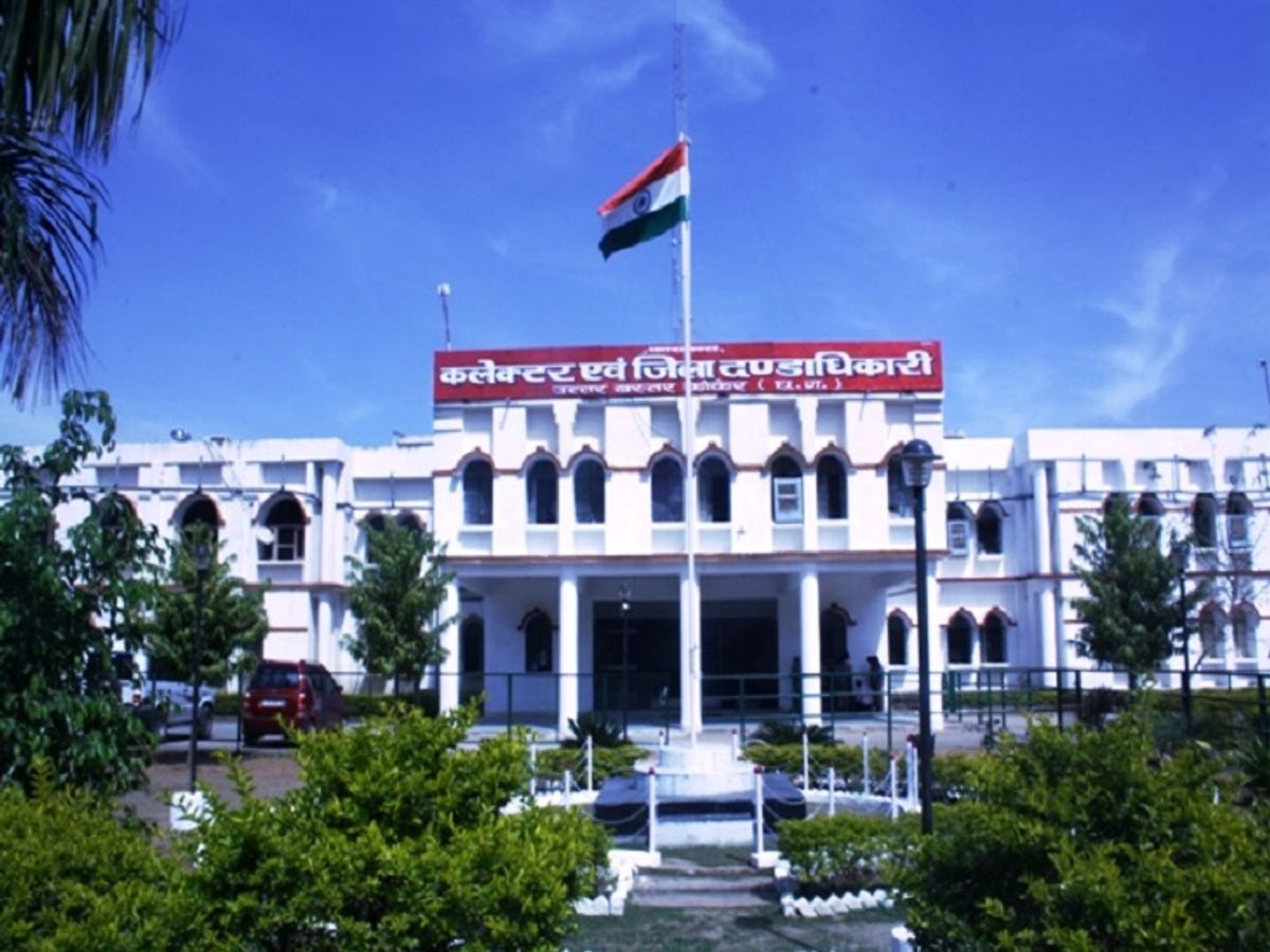 राज्य प्रशासनिक सेवा के अधिकारियों के मध्य कार्य विभाजन