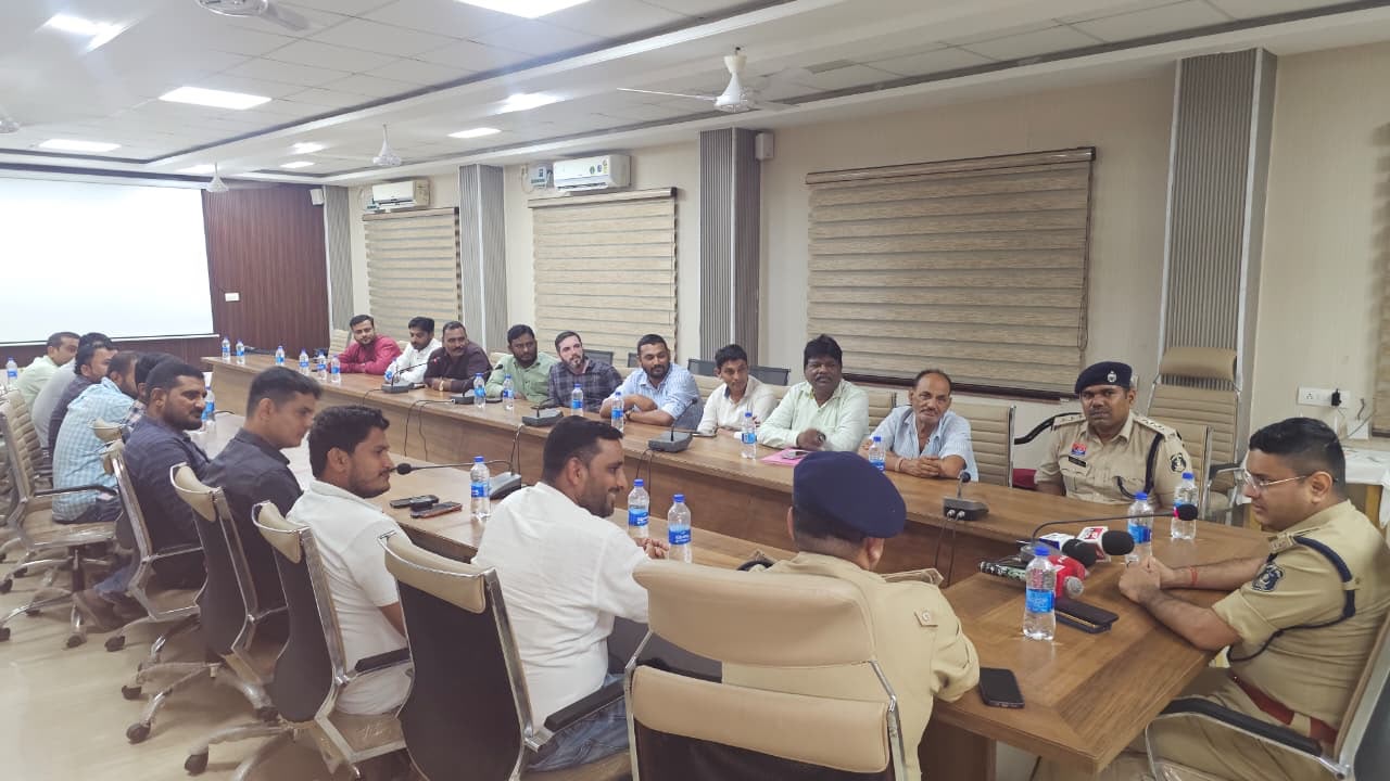 श्री मयंक गुर्जर,पुलिस अधीक्षक सुकमा ने पत्रकार वार्ता में जिले की सुरक्षा एवं विकास कार्यों पर दी विस्तृत जानकारी-