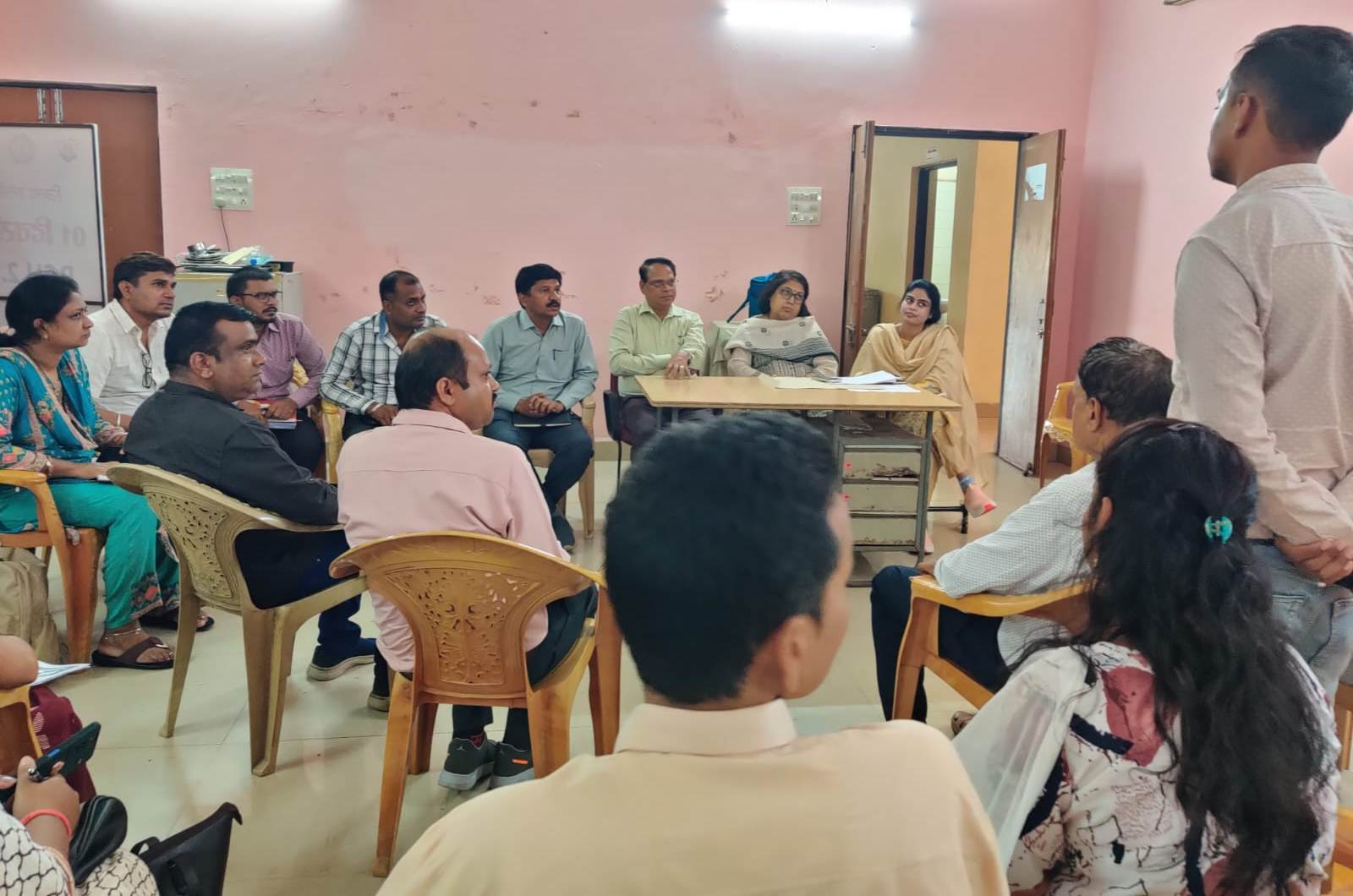 राज्य एड्स नियंत्रण समिति के संयुक्त निदेशक डॉ. भाग्यश्री वर्मा की उपस्थिति में जिला एचआईव्ही एड्स नियंत्रण समिति की बैठक संपन्न
