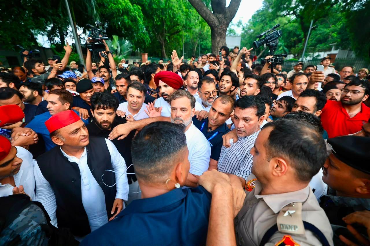 प्रधानमंत्री का किया पुतला दहन : कुरूद 