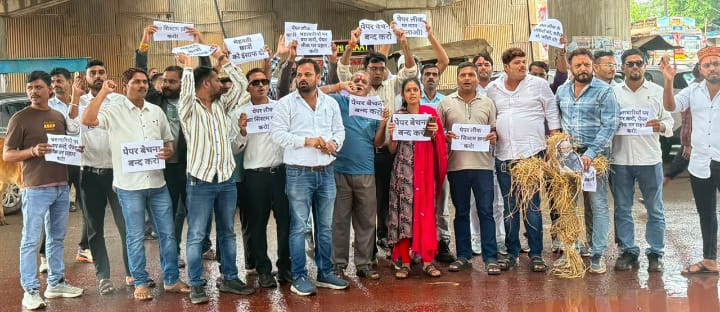 मंदिर हसौद में कांग्रेस का प्रदर्शन, पेपर लीक मामले को लेकर पीएम मोदी का पुतला दहन