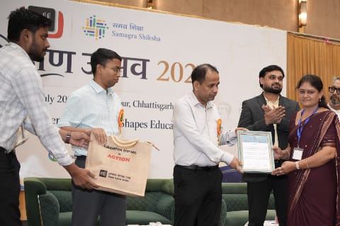 शिक्षण उत्सव 2026 में आरंग ब्लॉक के नवाचारी शिक्षकों का सम्मान