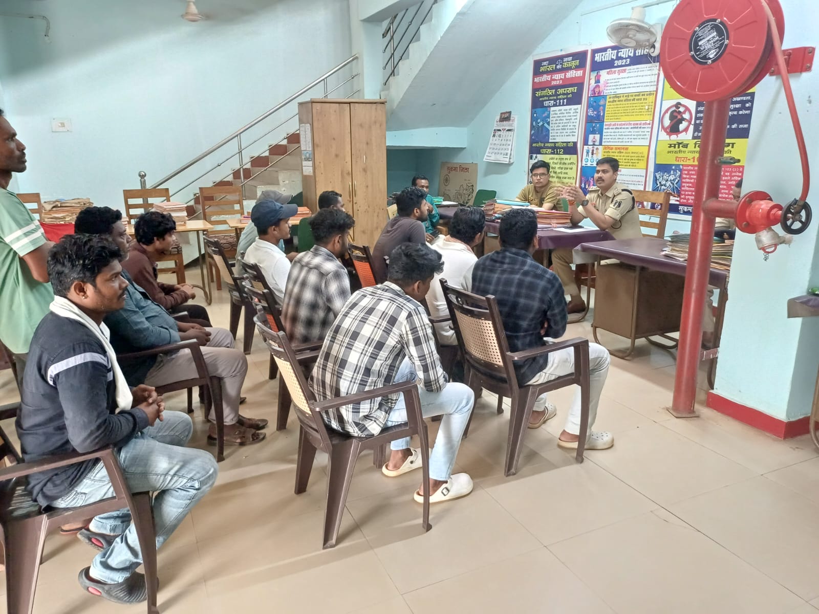 ऑटो वाहन चालकों की बैठक आयोजित कर यातायात व्यवस्था सुदृढ़ बनाने एवं सड़क सुरक्षा के संबंध में दिए गए आवश्यक निर्देश