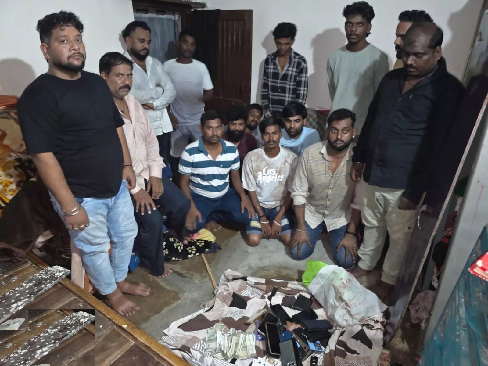 खुर्सीपार में जुआ फड़ पर छापा, 14 आरोपी गिरफ्तार  