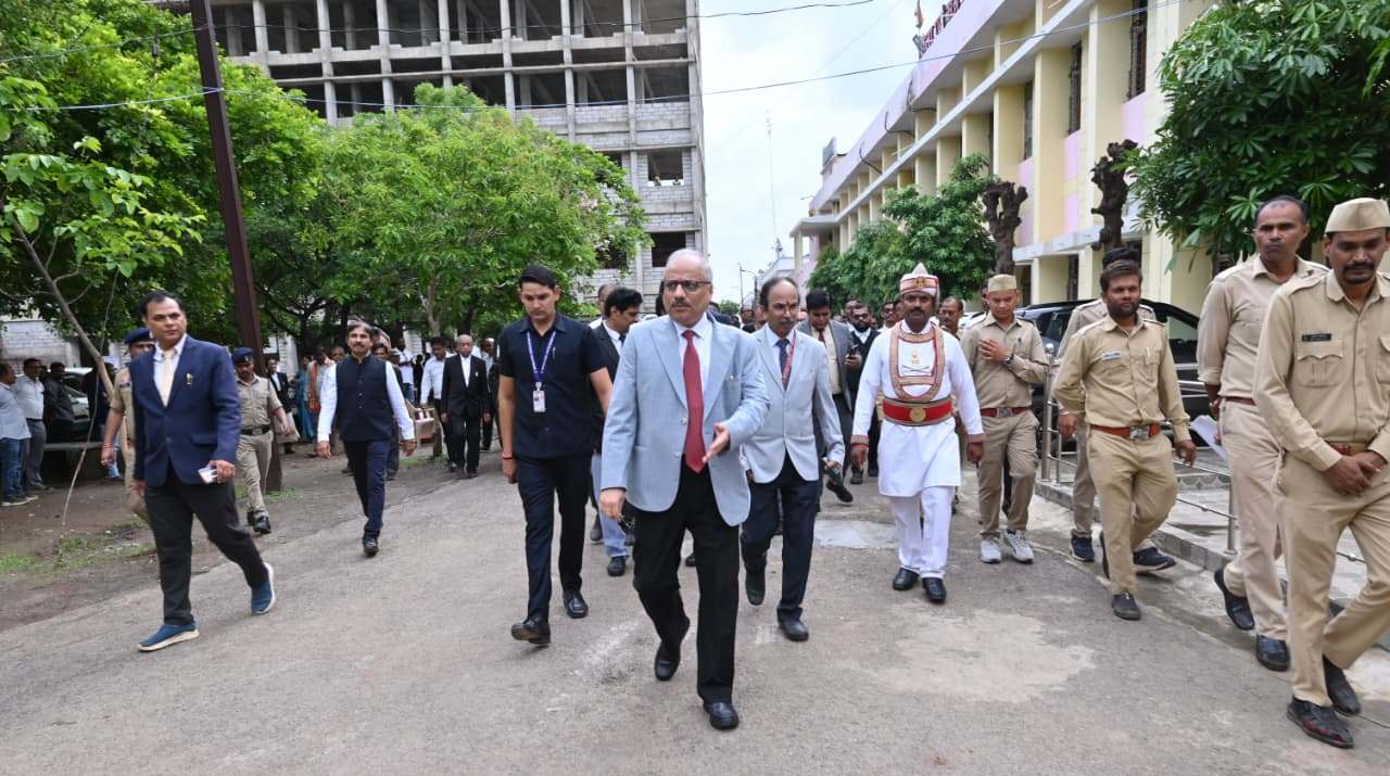  न्यायमूर्ति रमेश सिन्हा द्वारा जिला न्यायालय राजनांदगांव का विस्तृत निरीक्षण 