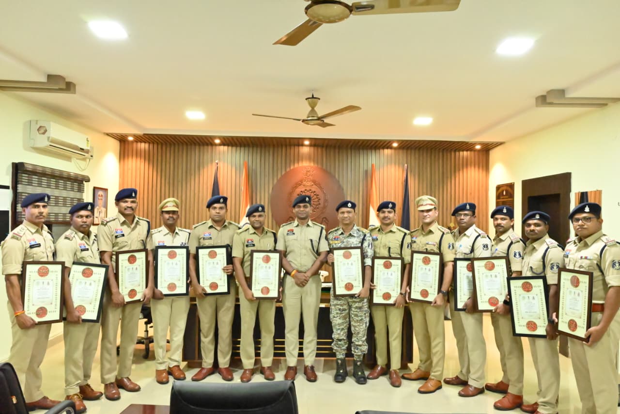केंद्रीय गृहमंत्री ने सराहा दंतेवाड़ा पुलिस के अफसरों को