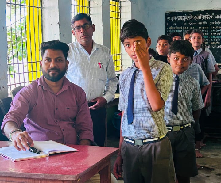 गुखेरा स्कूल में 129 विद्यार्थियों का नेत्र परीक्षण, तीन बच्चों को मिलेंगे निःशुल्क चश्मे