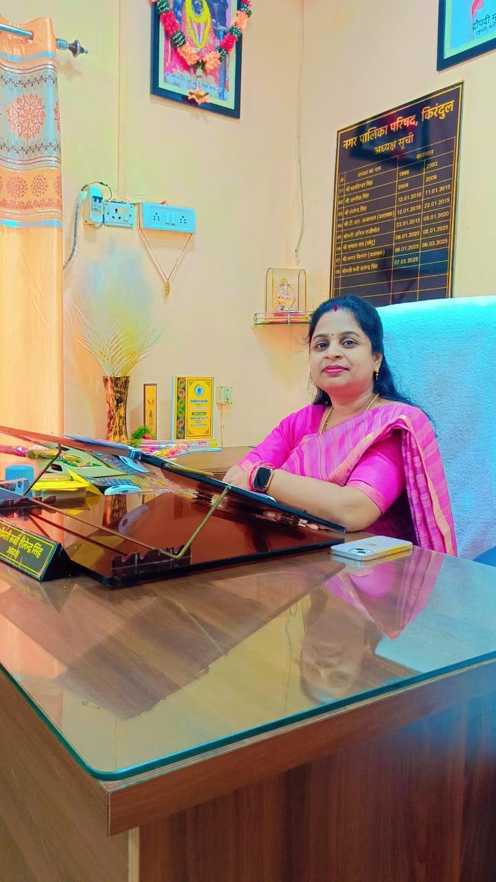वर्षा ऋतु को देखते हुए नगर पालिका किरंदुल द्वारा ब्लीचिंग पाउडर एवं लार्वा नाशक का किया जा रहा है छिड़काव 