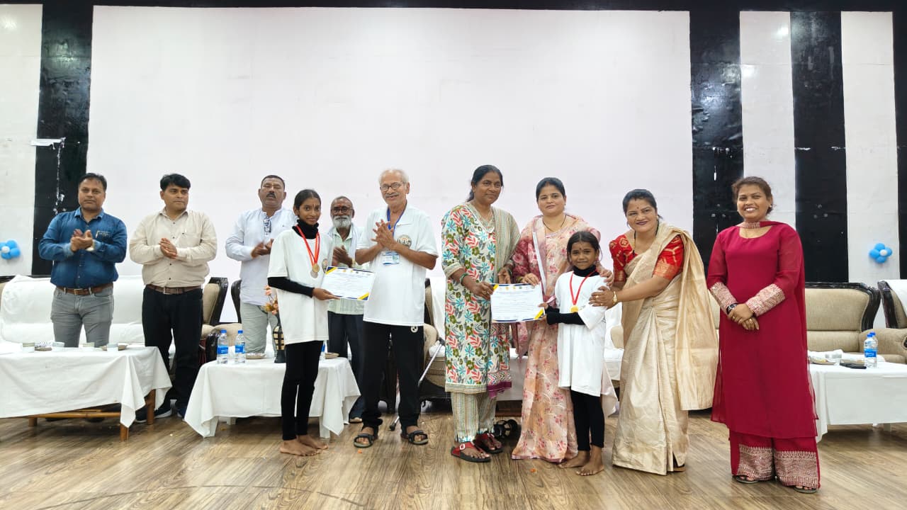 बीआईओपी विद्यालय किरंदुल की छात्राओं ने जिला स्तरीय योगासन प्रतियोगिता में मारी बाजी*  
