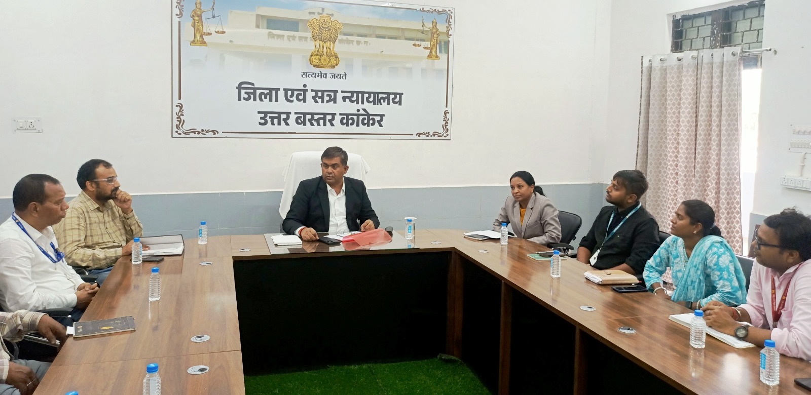 नेशनल लोक अदालत की तैयारी को लेकर प्रधान जिला एवं सत्र न्यायाधीश श्री टामक ने ली बैंक अधिकारियों की बैठक