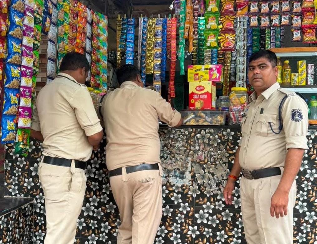 तंबाकू एवं धूम्रपान उत्पादों के विरुद्ध धमतरी पुलिस का सख्त अभियान” - एसपी धमतरी के निर्देशन में जिलेभर में COTPA एक्ट के तहत व्यापक वैधानिक कार्यवाही