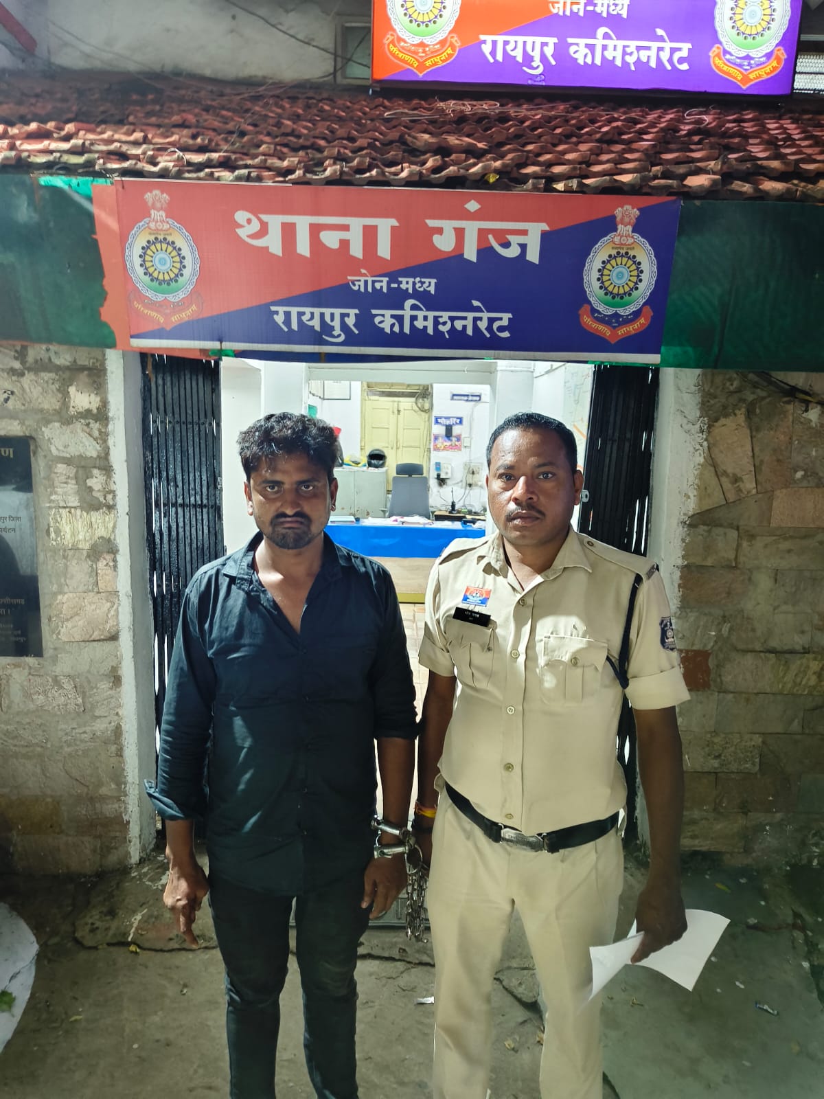 अमानत में खयानत कर दुकान से लाखों रुपये का सामान लेकर फरार होने वाला अंतर्राज्यीय आरोपी हावड़ा पश्चिम बंगाल से गिरफ्तार