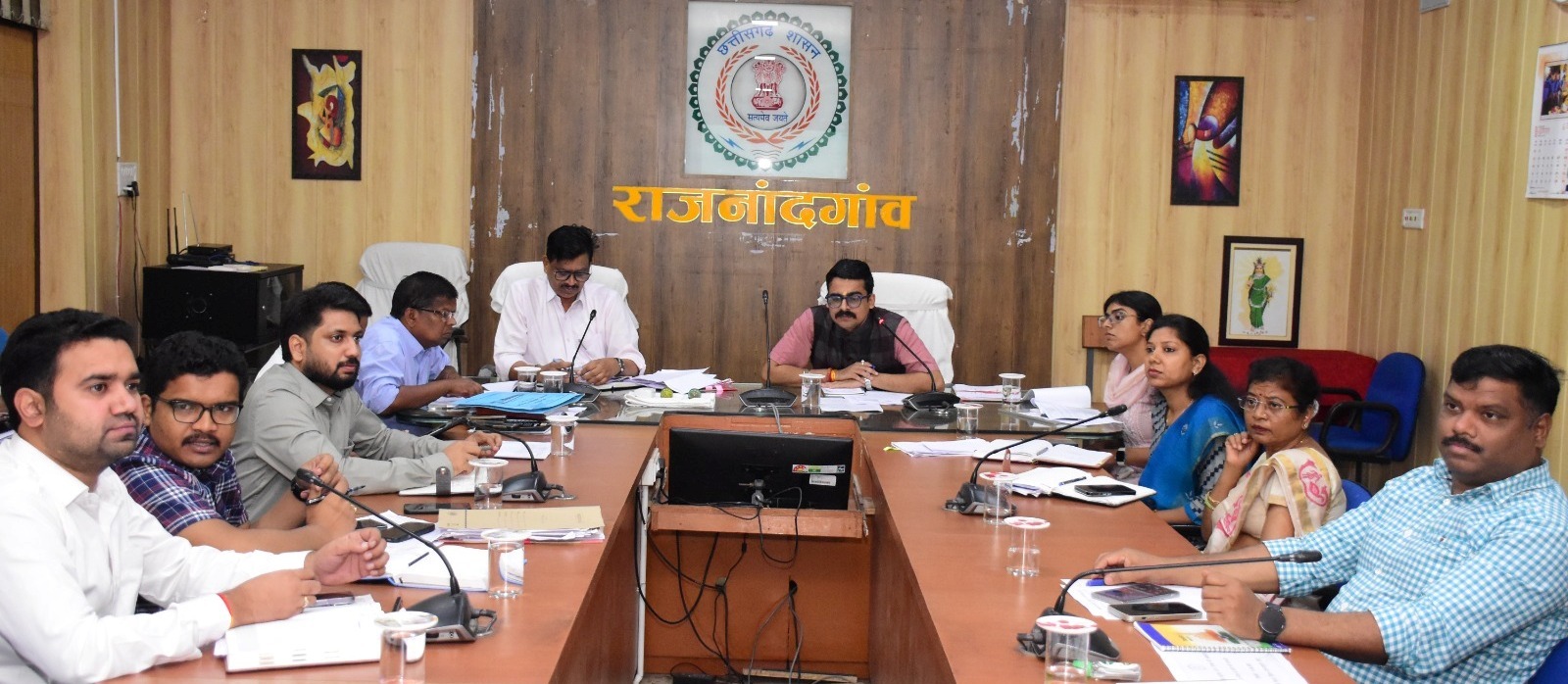 जिला पंचायत सीईओ ने साप्ताहिक समय-सीमा की बैठक ली
