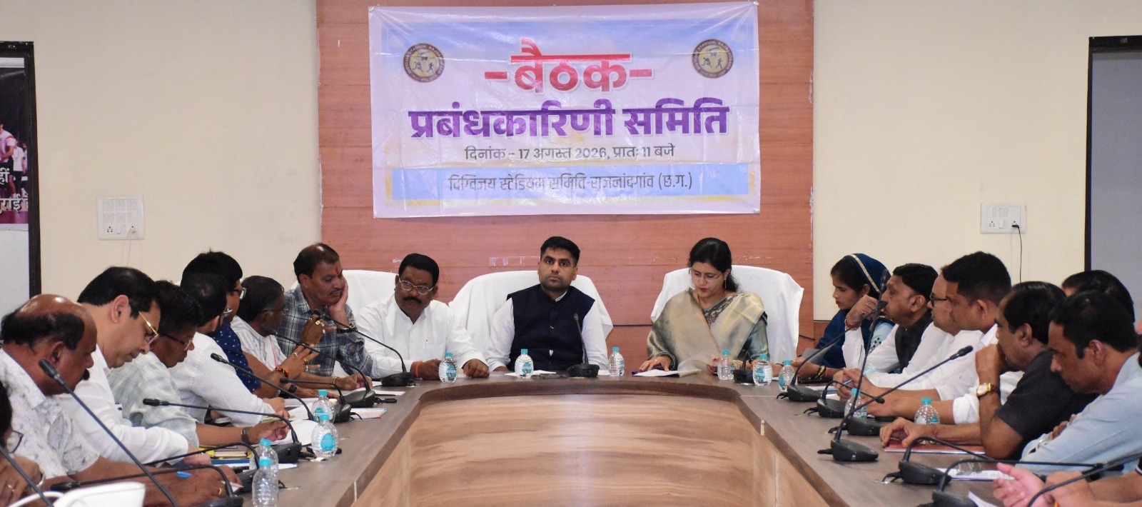 दिग्विजय स्टेडियम को सर्वसुविधायुक्त खेल परिसर के रूप में विकसित करने की जरूरत - कलेक्टर