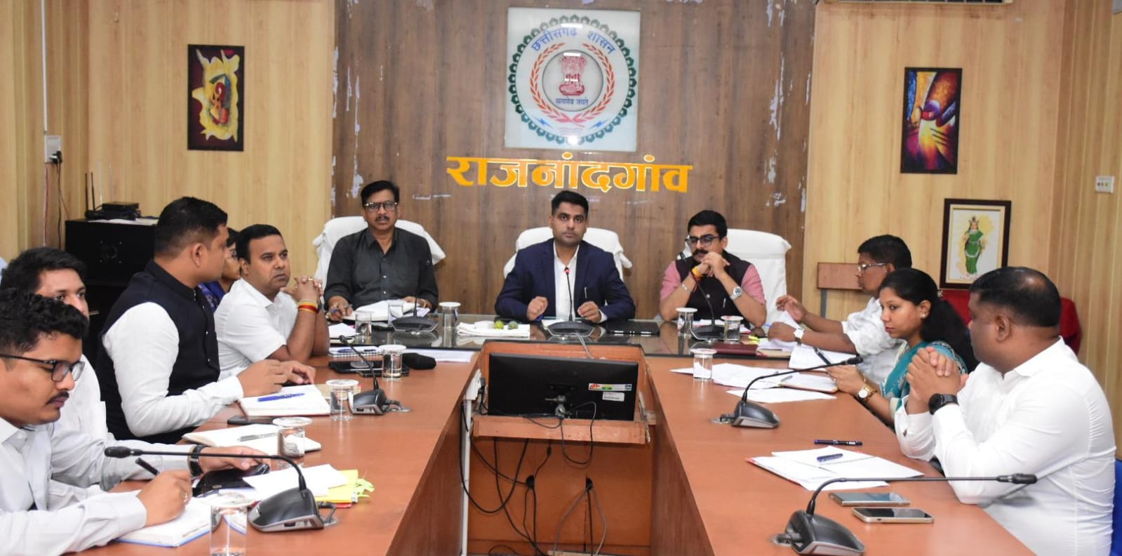 कलेक्टर ने ली साप्ताहिक समय-सीमा की बैठक