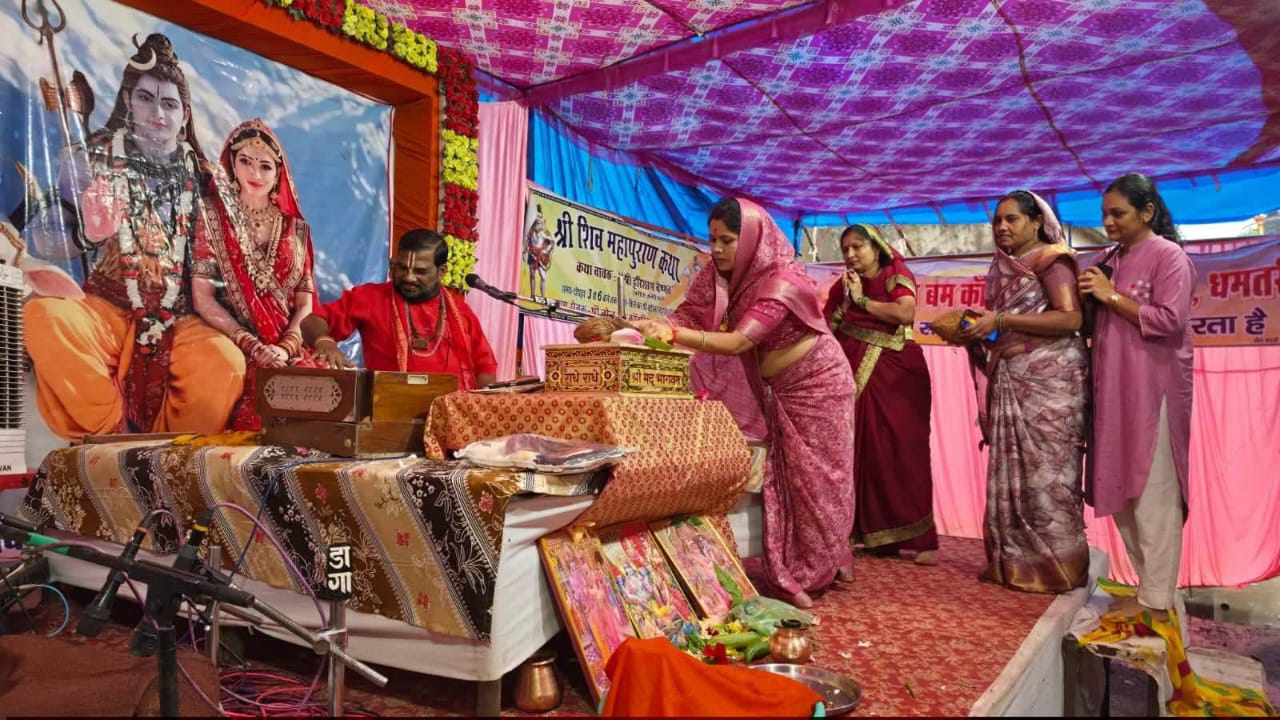 भक्ति और आस्था से सराबोर हुआ बूढ़ेश्वर महादेव मंदिर परिसर, आयोजित शिव महापुराण कथा में शामिल हुईं रंजना साहू