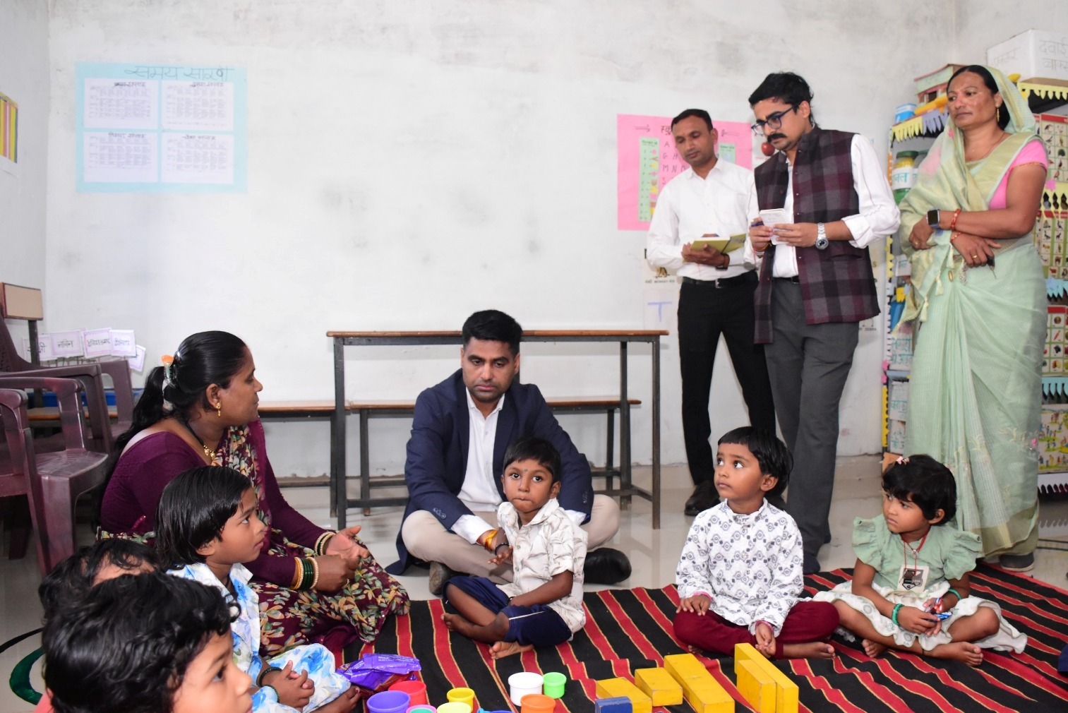 कलेक्टर ने आंगनबाड़ी केन्द्र कल्लूबंजारी का किया निरीक्षण