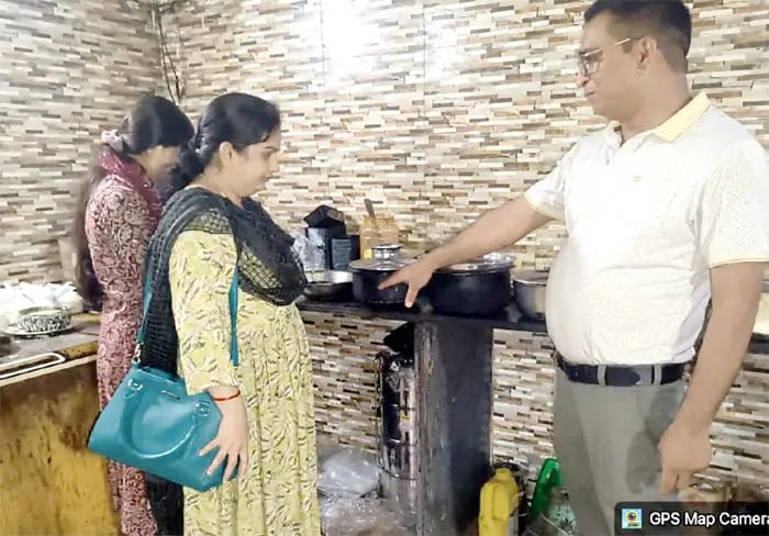 खरसिया के विभिन्न प्रतिष्ठानों में फुड एण्ड सेफ्टी विभाग की दबिश