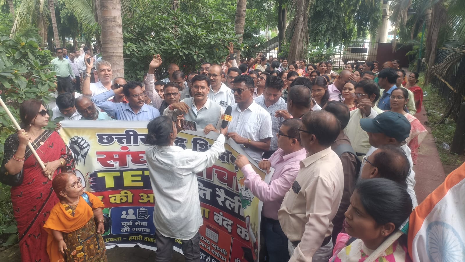 हजारों शिक्षकों की टेट मुक्ति रैली से रायपुर में गूंजा संघर्ष का बिगुल