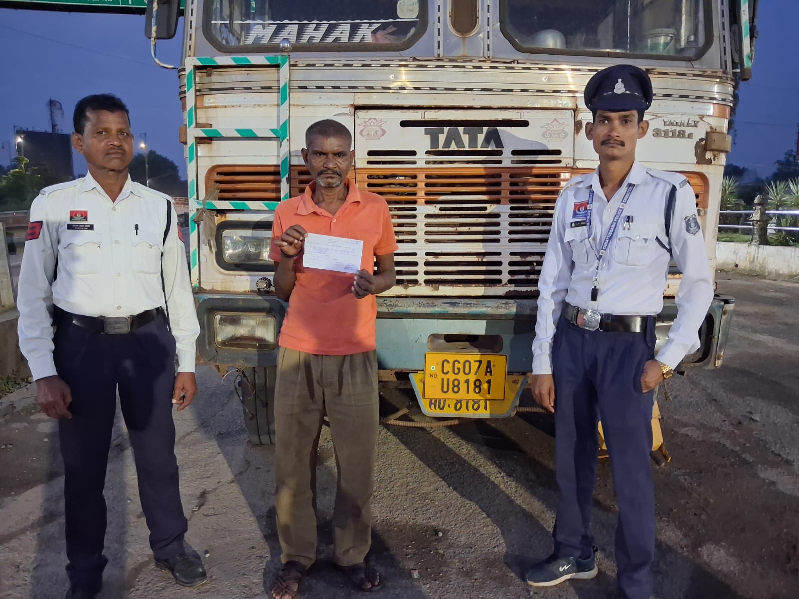 यातायात पुलिस दंतेवाड़ा की बड़ी कार्रवाई: शराब के नशे में ट्रक चला रहा था चालक, कोर्ट ने लगाया 10 हजार का जुर्माना