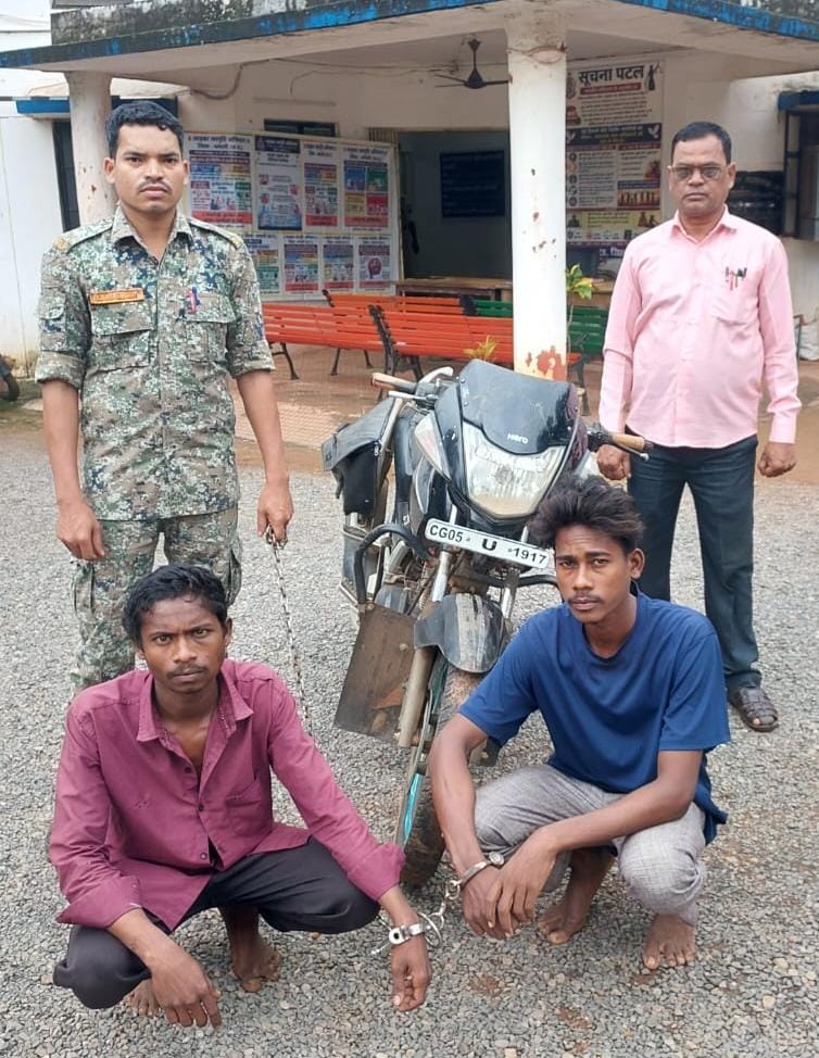 मगरलोड में चाकू की नोक पर लूट करने वाले गिरोह पर धमतरी पुलिस का शिकंजा, 02 आरोपी गिरफ्तार एवं 02 विधि से संघर्षरत बालक संरक्षण में