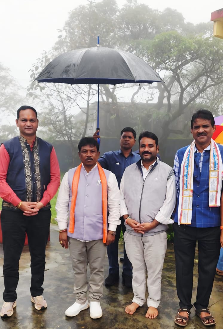 बैलाडीला की धरती पर विकास कार्यों का निरीक्षण