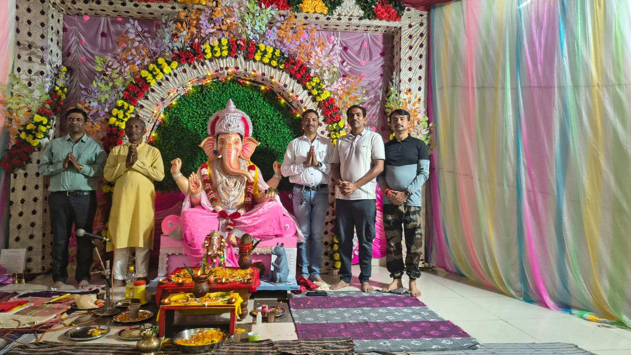 एनएमडीसी कर्मचारी छत्तीसगढ़ी सांस्कृतिक एवं क्रीड़ा समिति ने की भगवान गणेश की स्थापना